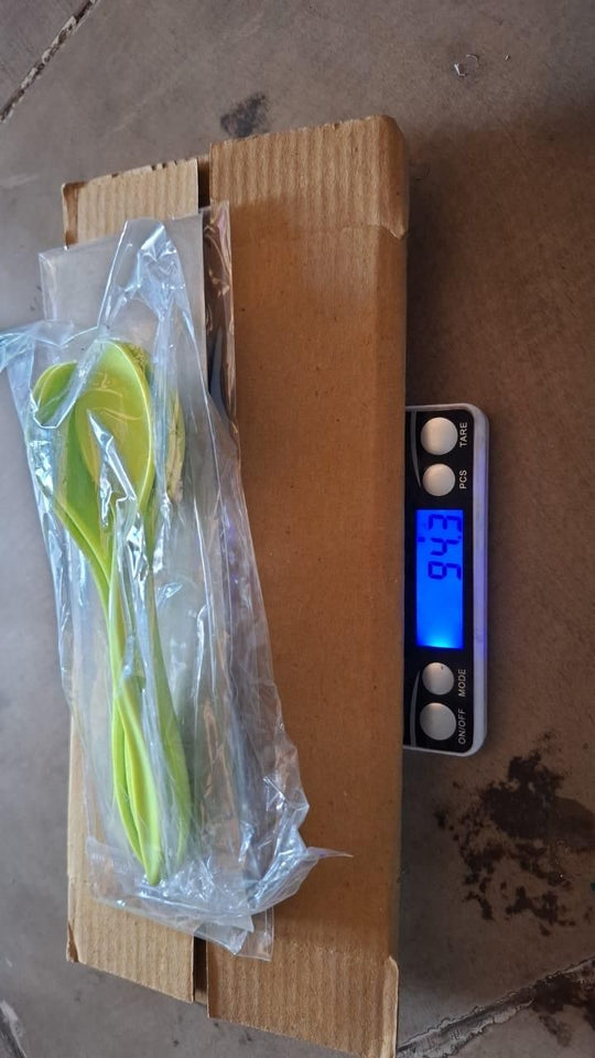 Plastic pack of 6 spoon. & silicone oil sputula-1 & oil brush-1 Piece- random Colour
